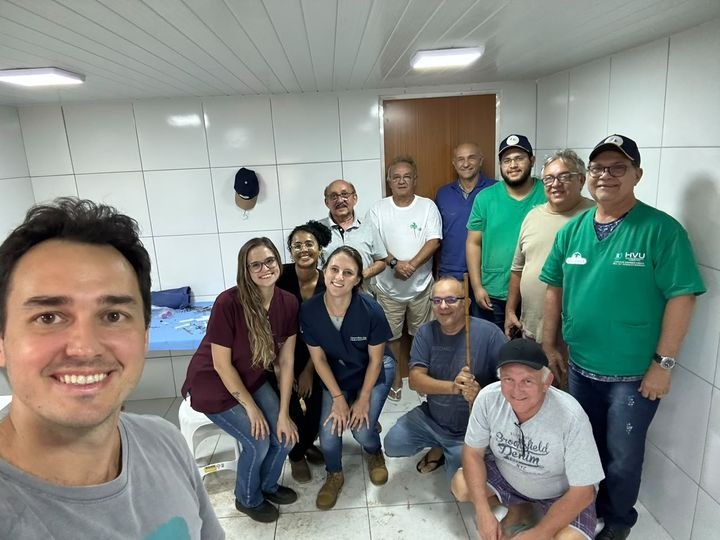 Equipe da transferência de embriões reunida com Sérgio Nadal e a equipe da UFPI