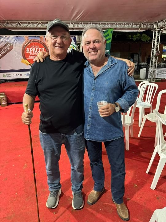 Kleber com Léo Valença, presidente da ABCC, em uma exposição